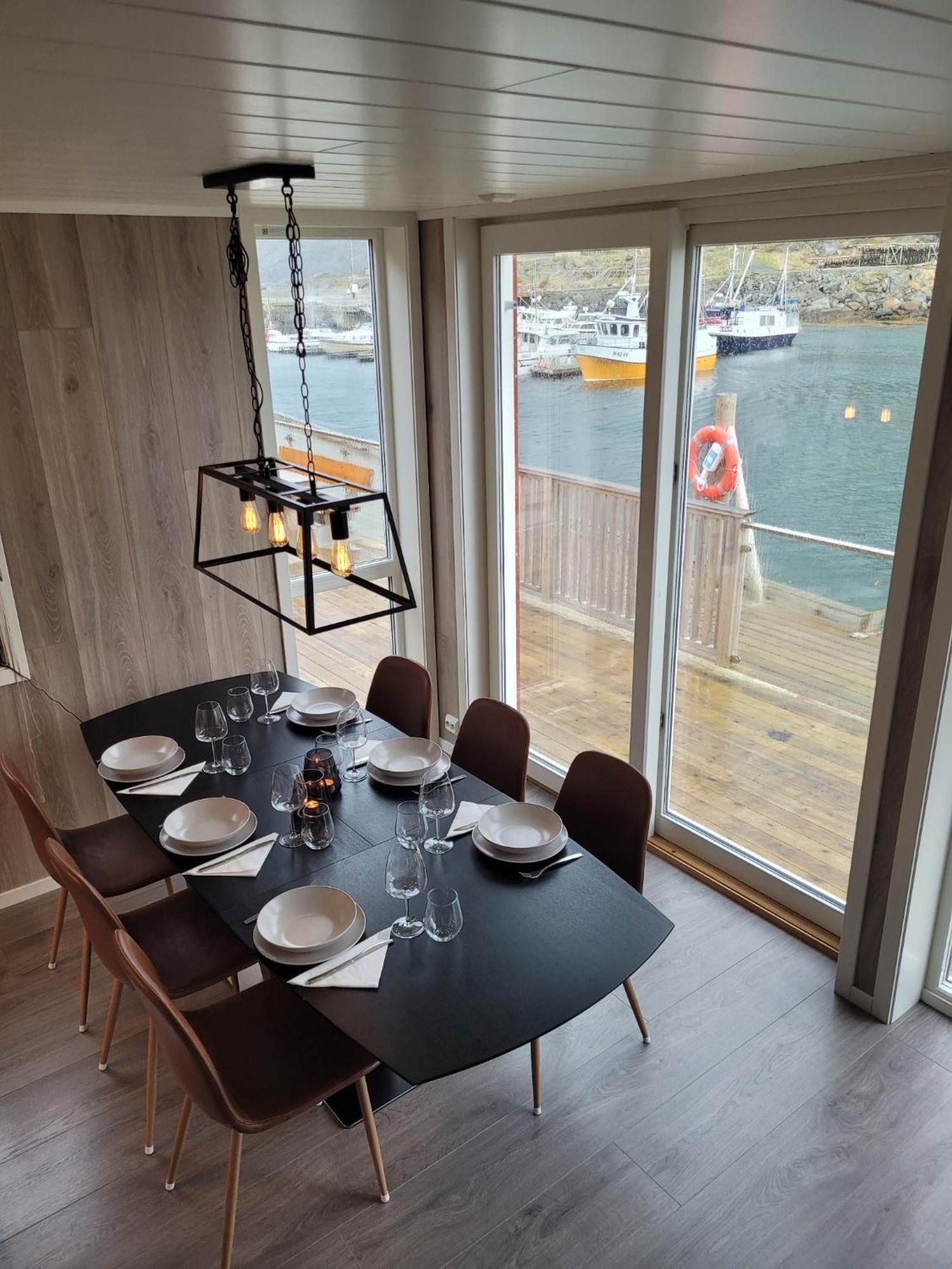 Waterfront Suite L Ballstad L Lofoten L Norway Room photo
